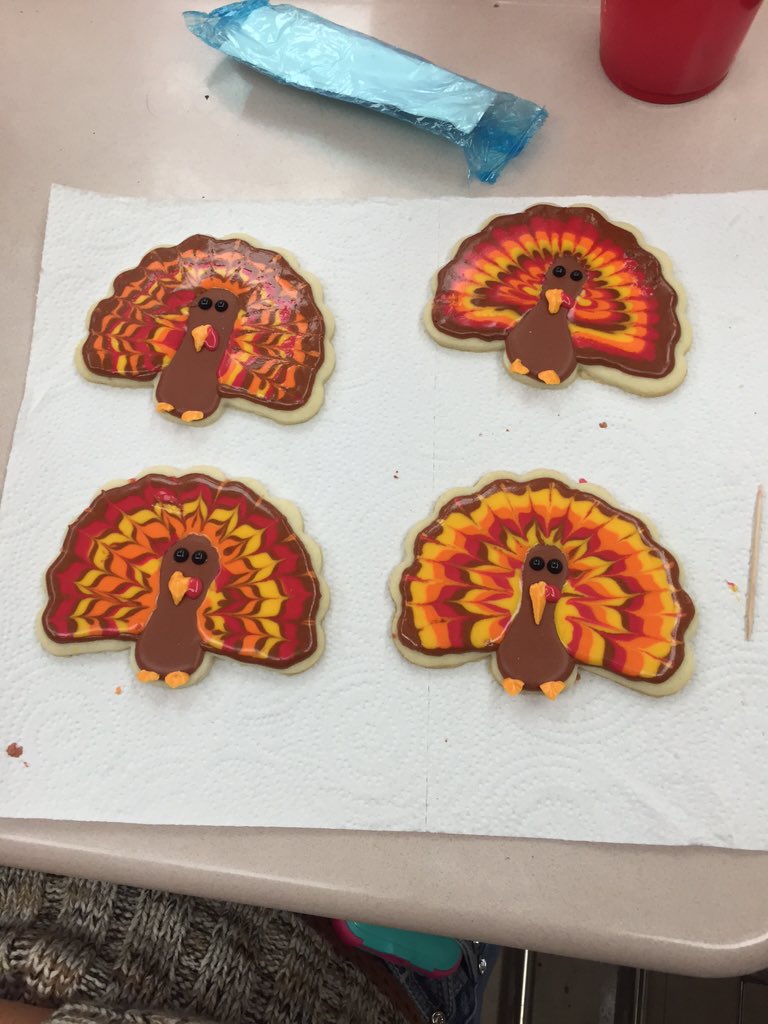 NCunhaN's tweet photo. Happy Turkey Day! @FLDUSD @FirebaughHS @SupFreitas @FHSEaglesASB https://t.co/nvzb2wFuEB