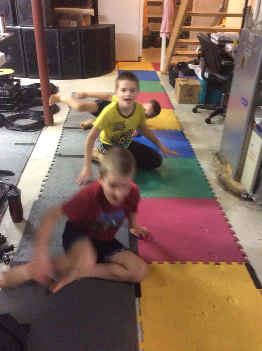 DShowPro's tweet image. My guys break dancing old school to Planet Rock, Buffalo Gals and Rockit, back to my DJ days at Scarb Roller Palace