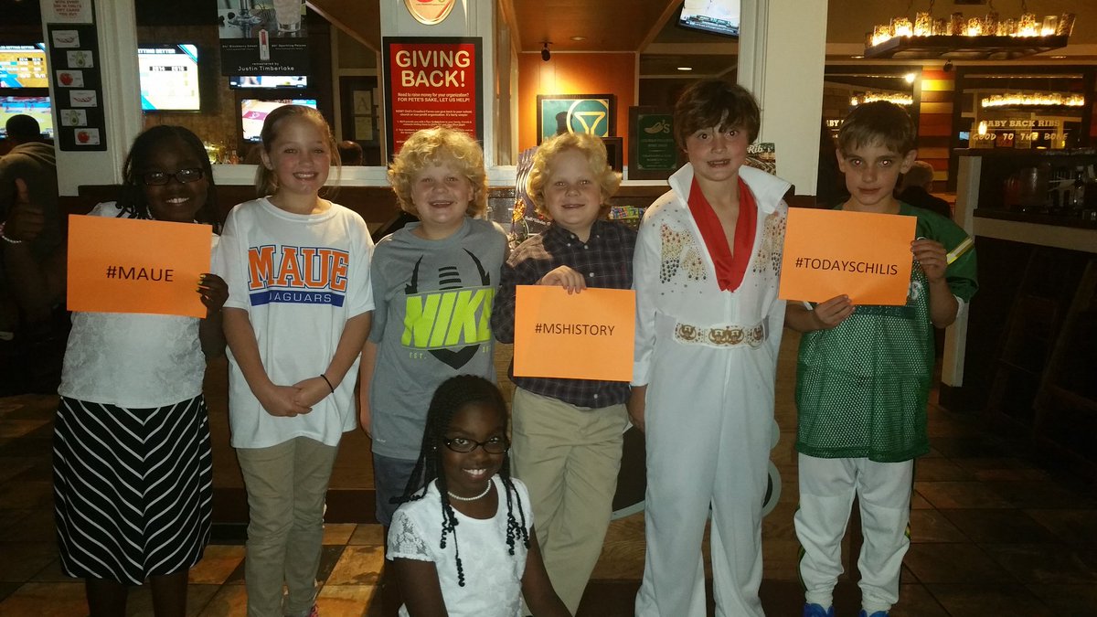 Never2BeDoubted's tweet photo. 4th graders from #MAUE came in after their #MSHistory play. Guess these celebs? #todayschilis #chiliscrawfordfarms https://t.co/duhWy3p8qv
