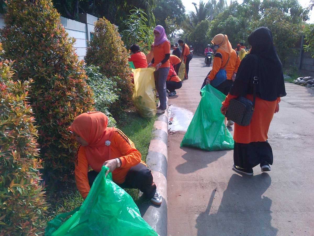 Pelaksanaan Gerakan Pungut Sampah di  Jakarta Islamic center