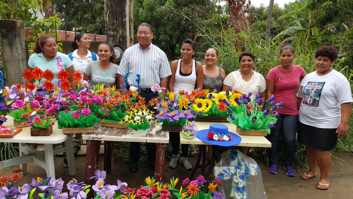 deliCroc's tweet photo. “Los obreros le apostamos a la productividad”
#Croccolima https://t.co/hwNBdfEV2u