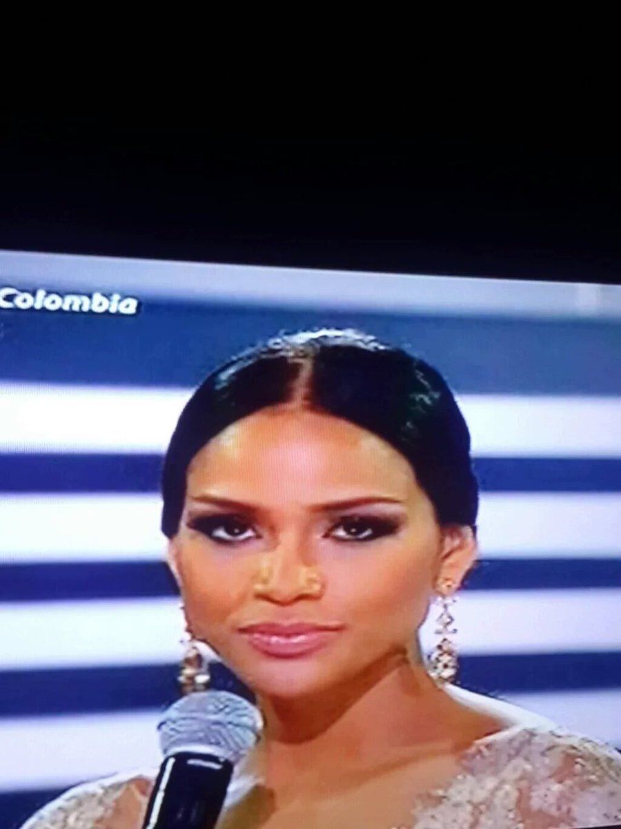 Andre7V's tweet image. Ella quiere que la toque y la llevé a una esquina #LatinGrammys2015 Dímelo papi