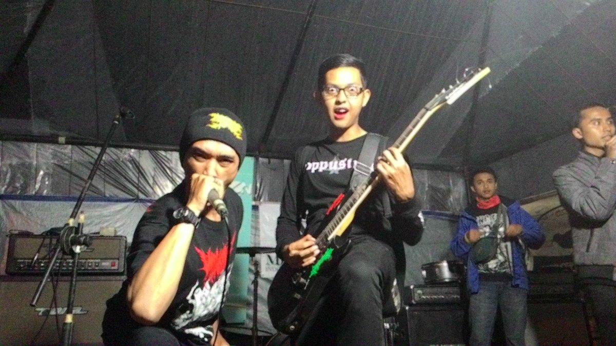 #RYENIMPLIED (@ryenirfan) on Twitter photo Me and killer bruutal band ilhambintang <a href="/Mesadiplosis/">Mesadiplosis</a> Me and killer bruutal band ilhambintang <a href="/Mesadiplosis/">Mesadiplosis</a>