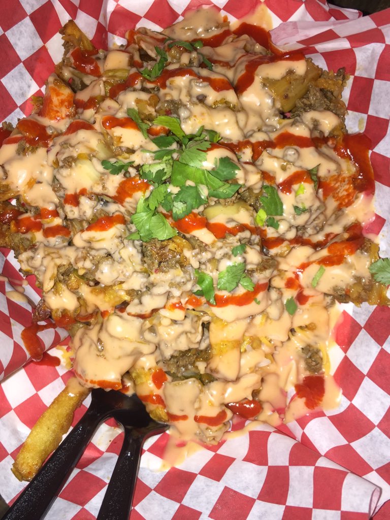 bigdock's tweet photo. So before @Dumpling_bros76 we had to get some kimchi fries from @SayKimchi1! Yes it was a good night of great food! https://t.co/ciUYtvp5VI