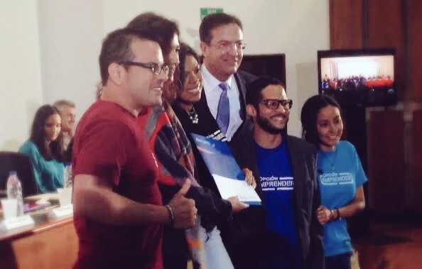 Felixxi's tweet photo. ¡La Foto! ¡El Premio! ¡La Cosecha! 
¡Y esto sigue! 
#OpcionEmprender #AtreveteyEmprende #LaCosaEsEmprender https://t.co/A288GdBfQC