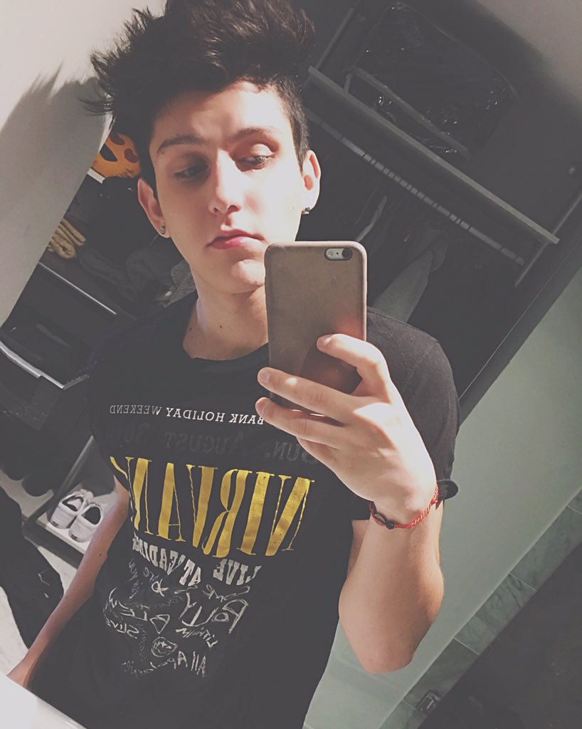 screamau's tweet photo. 🤘👶🏼 https://t.co/BeM5E0w9Mj