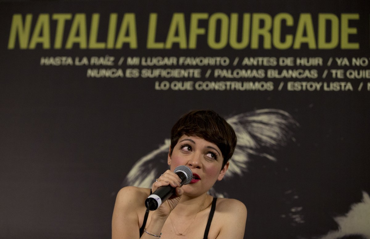 Mejor Canción para <a href="/lafourcade_EC/">NataliaLafourcade EC</a> y <a href="/LeonelGOficial/">Leonel García</a>  con Hasta La Raíz