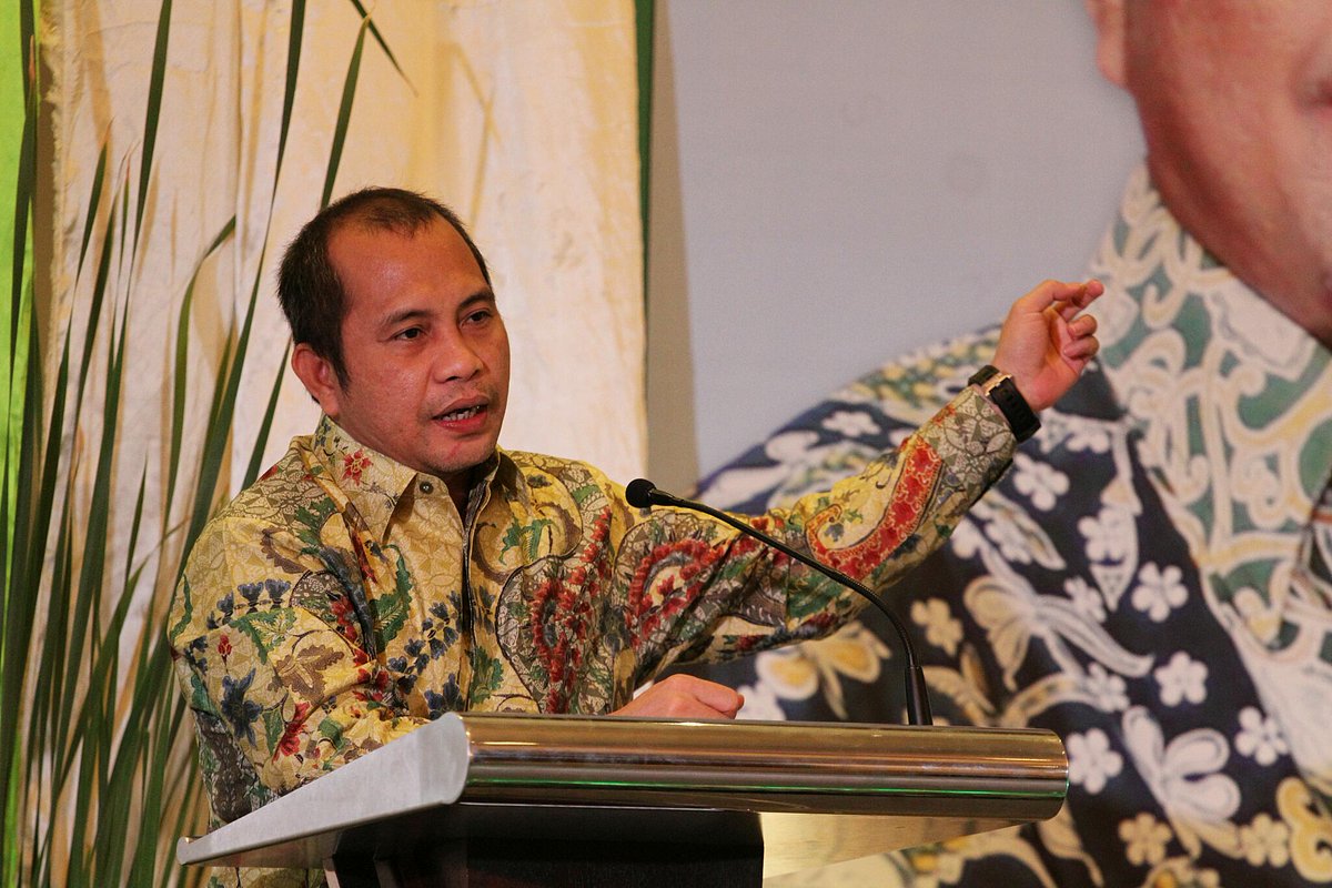 mediaindonesia's tweet photo. Burung Terbang, Gelar Kehormatan Adat dari Masyarakat Dayak Kenyah untuk Marwan Jafar https://t.co/FSPt65Hyak https://t.co/DAE4Xlegrr
