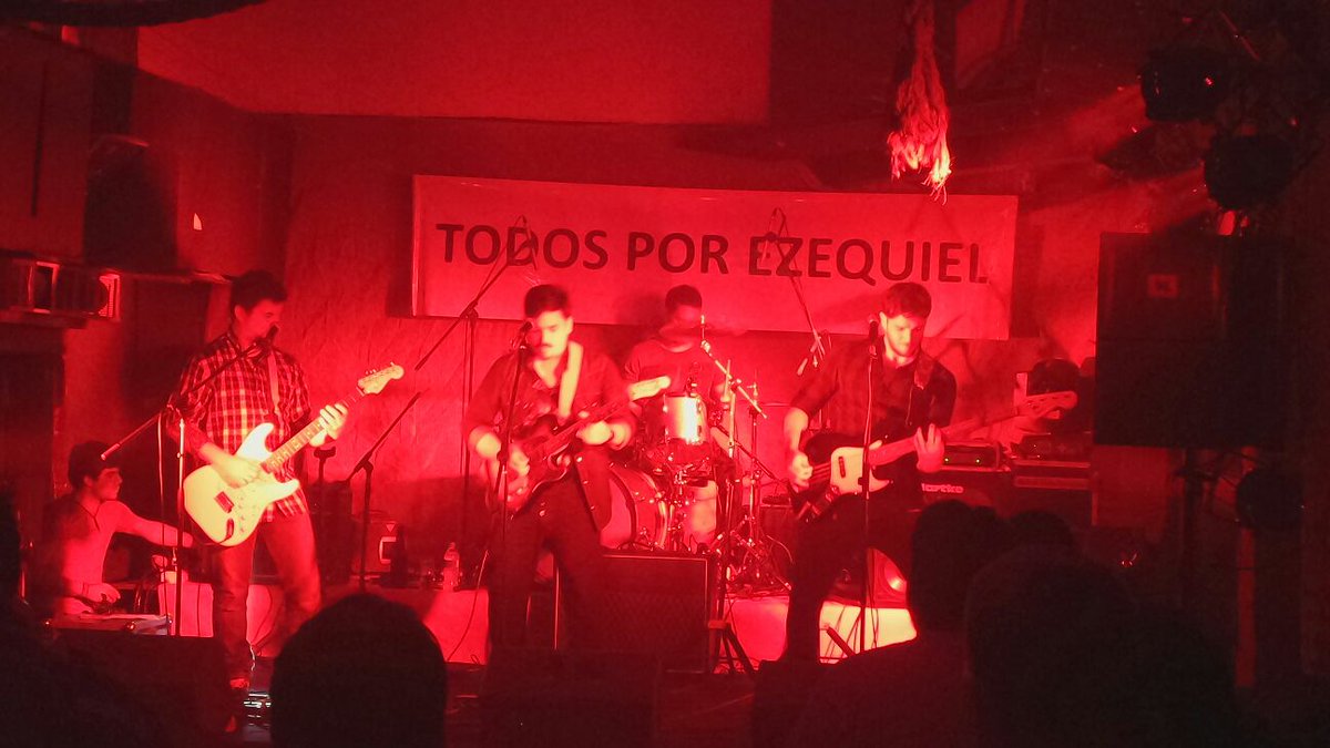 cathefernandez's tweet photo. #julio🙈💜😍 #todosporezequiel https://t.co/oSAeOYPu48