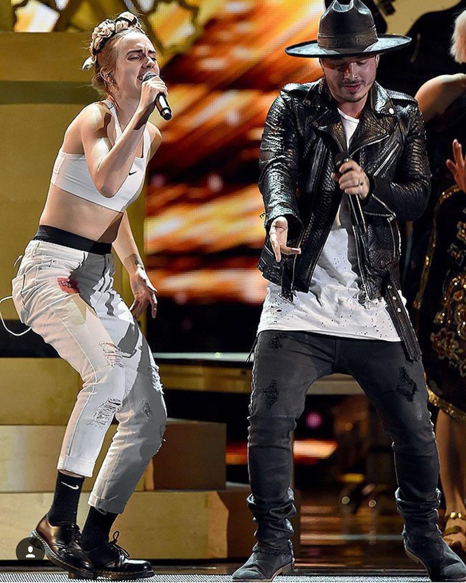 lamegaquilla's tweet photo. Con 'Ay Vamos' @JBALVIN gana #LatinGRAMMY a Mejor Canción Urbana https://t.co/faVKfkPQGe