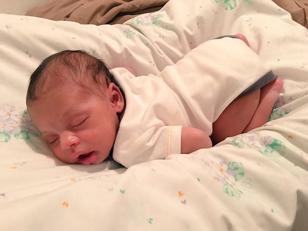 DaRealRose_'s tweet image. Sometimes I think he still thinks he's in my tummy😩 My love💙