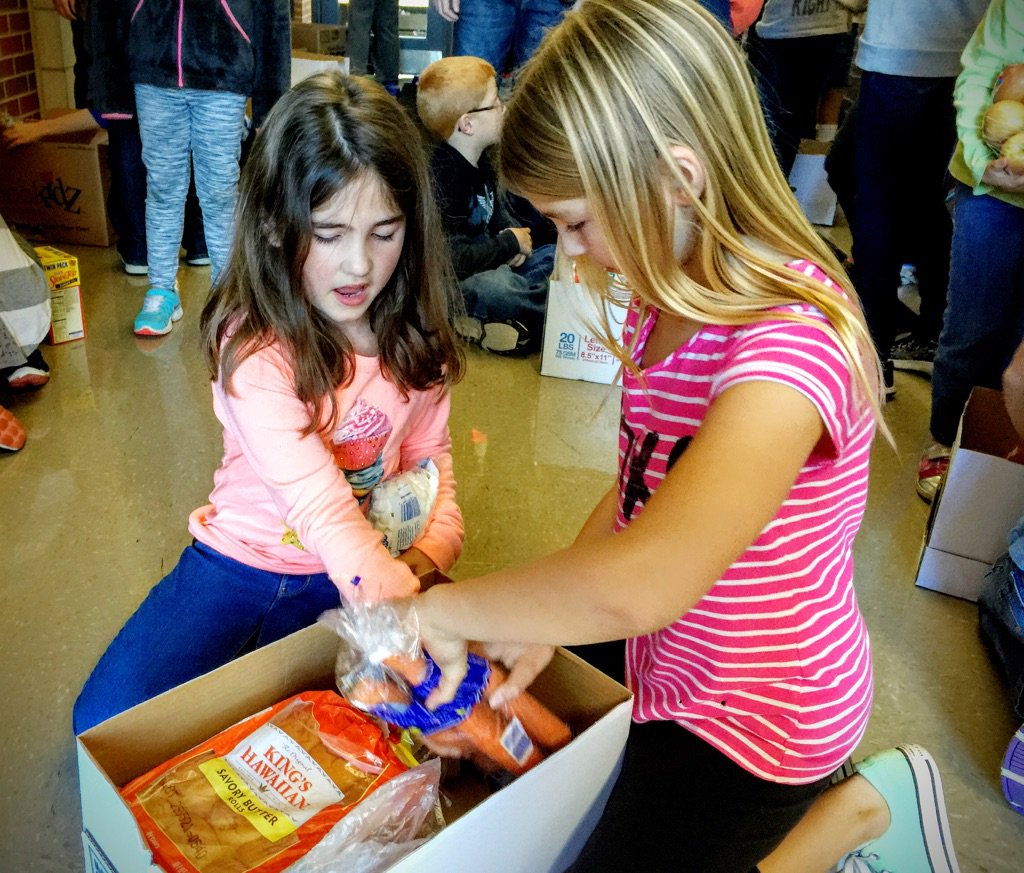 aliciaduell's tweet photo. Student Council filling boxes with Thanksgiving meal ingredients for needy families @Hammerschmidt44 #WeAre44 https://t.co/Osd1zgcJeZ