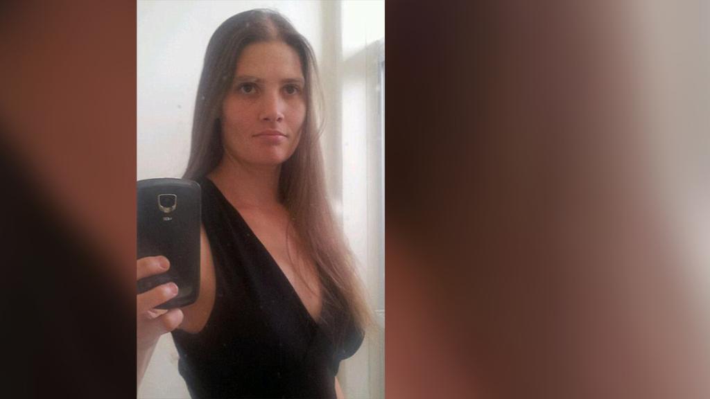 HLNTV's tweet photo. Murder trial begins for mom accused of stabbing daughters to death with a kitchen knife: https://t.co/3VrkPGbBra https://t.co/OgRt5SnWiZ