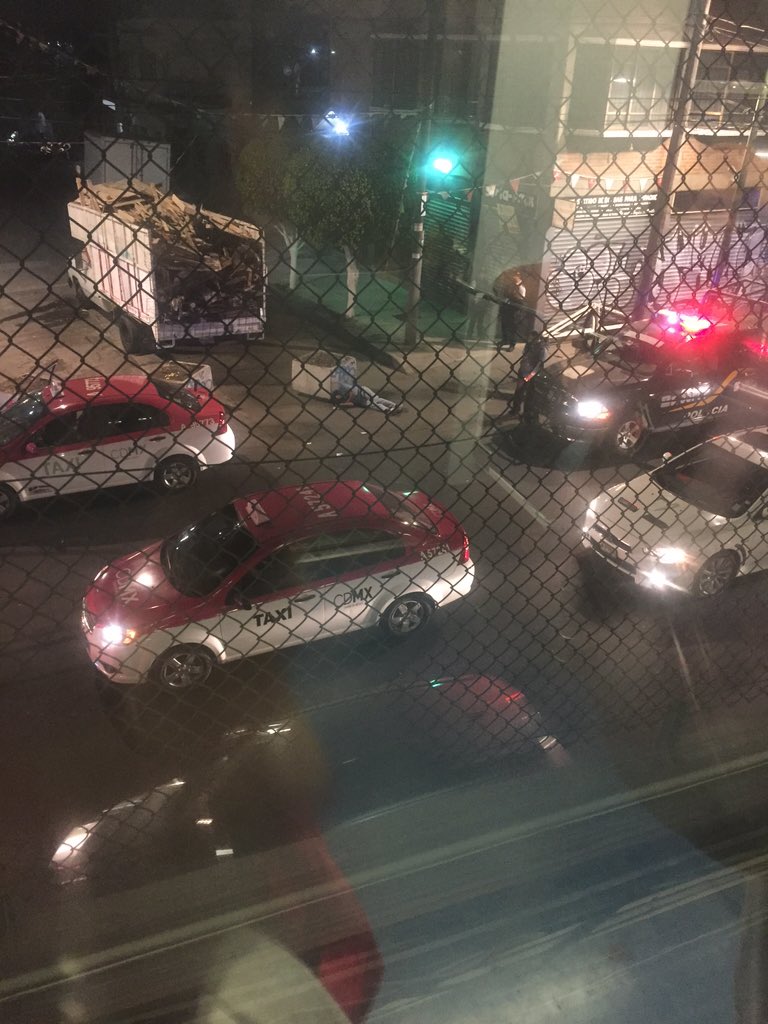 Muere hombre por infarto en Metro Pantitlán - CUOaJbPUAAA7SiT