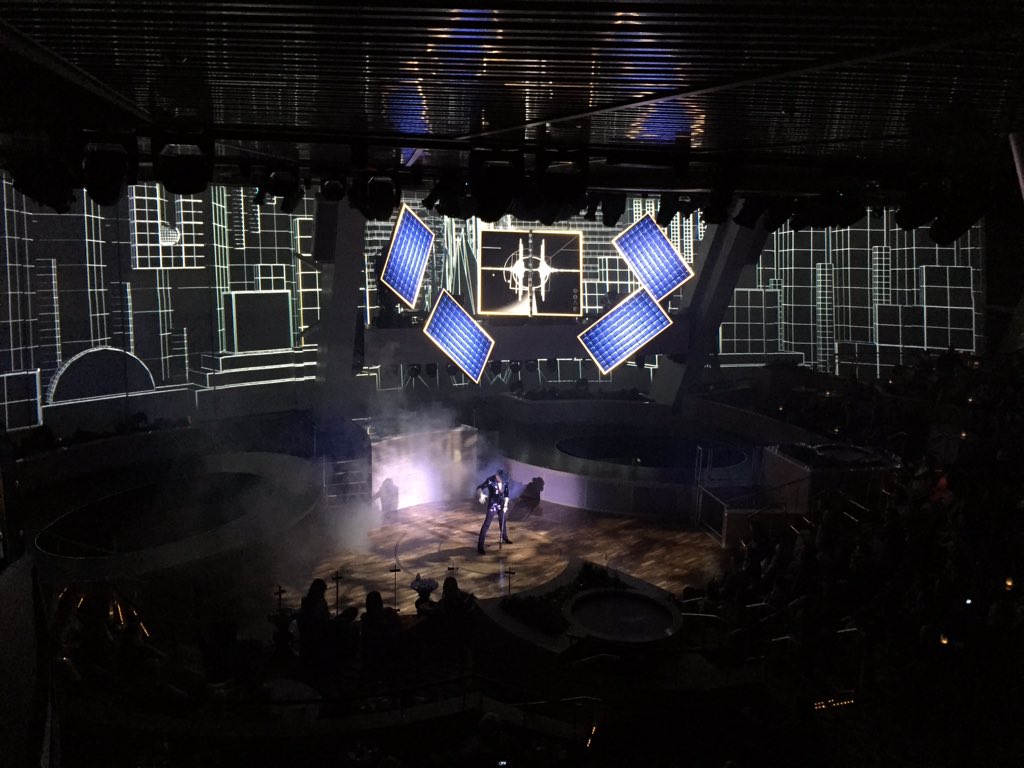 NickWeirShowbiz's tweet image. @royalcaribbean + @moment_factory + #AnthemOfTheSeas + #Vistarama + #Roboscreens + @RavenOH = #SpectrasCabaret ! 😜