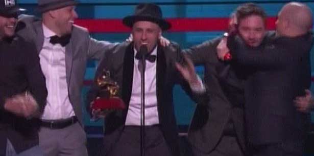 primerahora's tweet photo. #LatinGRAMMY @NickyJamPR y @Enrique305 ganan el premio Mejor Interpretación Urbana https://t.co/MXslGTeUfK https://t.co/c8JkRYI0kA