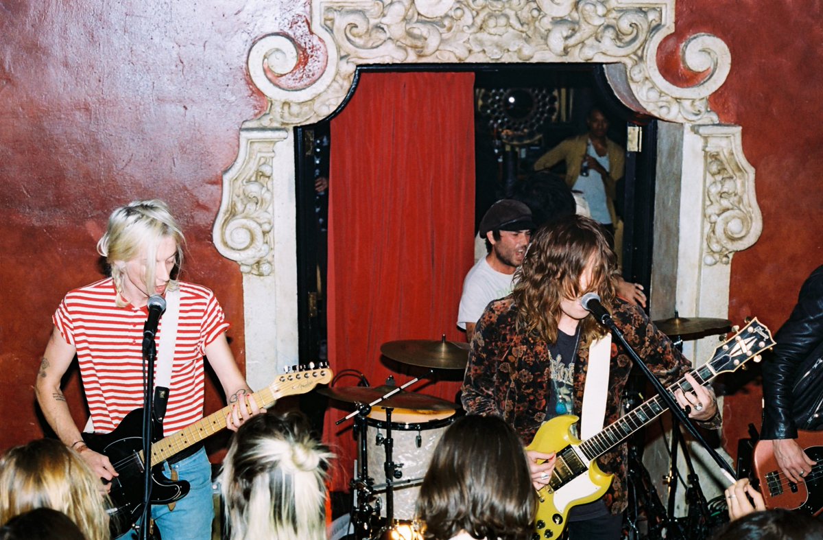 FOXES_Magazine's tweet photo. A few shots from our launch party by #DerekPerlman
#TheButtertones #BeachParty #RichardAraiza #JamesHurst https://t.co/naJvzpqTQ7