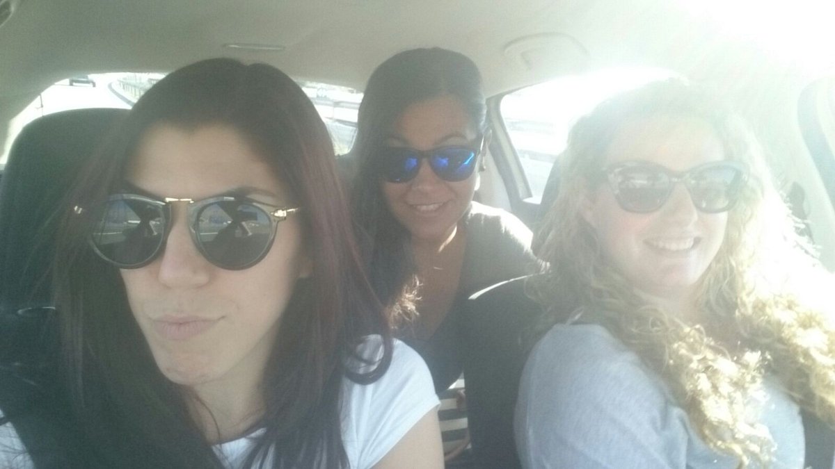 solcitopereira's tweet photo. Guapas! Valencia :) https://t.co/pGVo8dEK9L