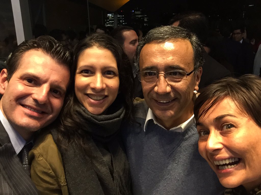 lapizlazuli's tweet photo. Profesor @favillagomez, adorado por generaciones y generaciones del @CIDE_MX - @Egresados_CIDE @mujeresCIDE https://t.co/IdrUZPWEzM