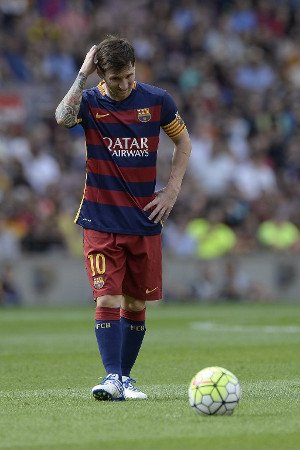 detikcom's tweet photo. Penampilannya Ditunggu di El Clasico, Messi Sempatkan Jemput Anak https://t.co/T6nibMGTmu via @detikSport https://t.co/Ip4EfkcgIx