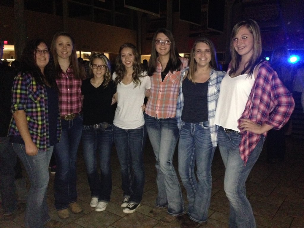 mo_ffa_area12's tweet photo. Members enjoyed pizza, dancing, &amp; mingling with other @mo_ffa_area12 People  at Barnwarming! https://t.co/JK8X7qKnUq