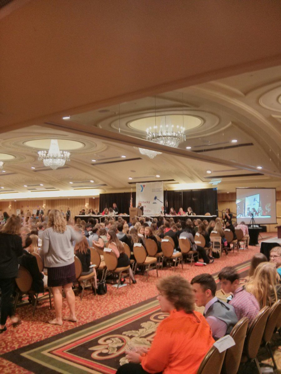 courtneyhnewton's tweet photo. 1300 Students here voicing their opinions on local issues that matter. #localcitizens #yes @tnhskya @tnhssoc https://t.co/29cwJu0Ou2
