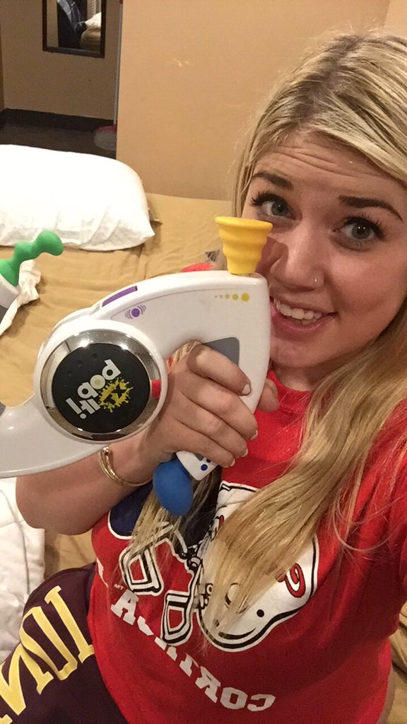 LeeBarbiex's tweet photo. When you and @LINda_sanity 's mom are about to have a bop it off on Christmas #ohletsgo https://t.co/wuodXLxo43