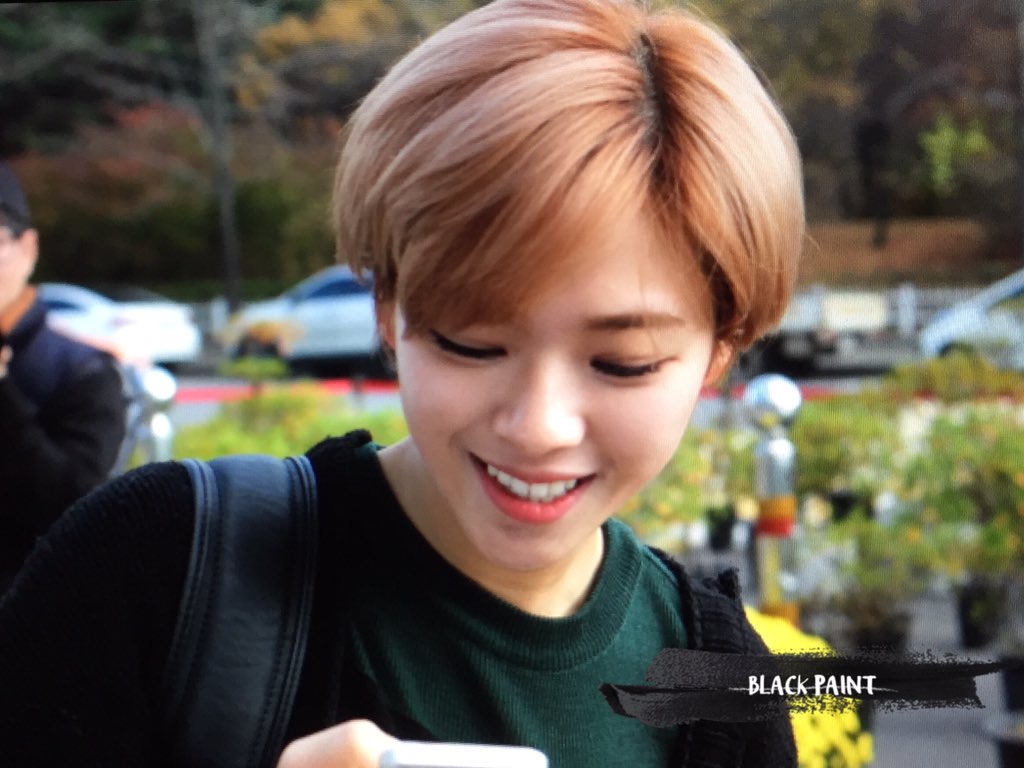 blackpaint96's tweet photo. 151120 가요광장 퇴근 2 #정연 #TWICE https://t.co/8CMDfpIKJu