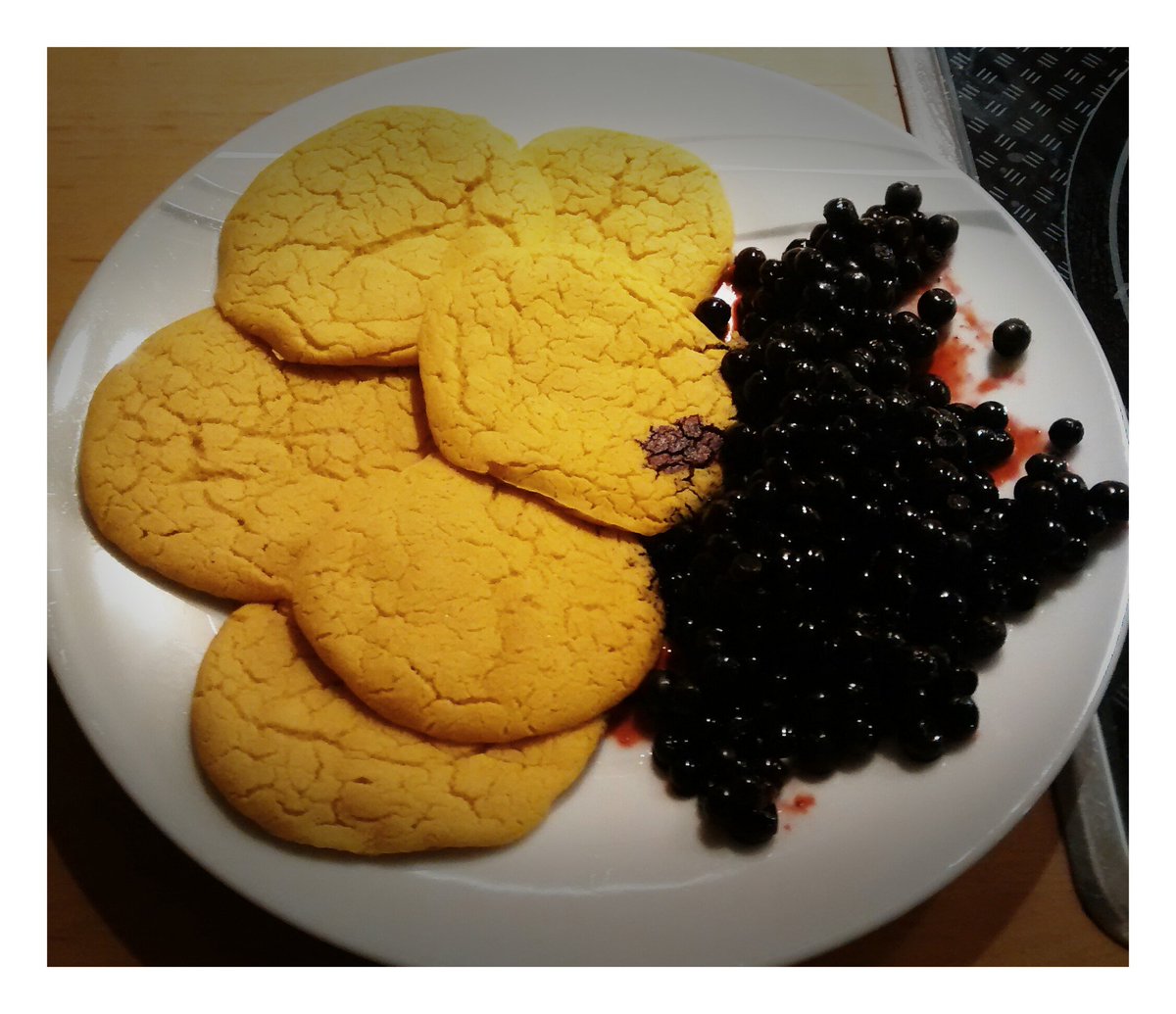 Lupinenpancakes mit Heidelbeeren!
So lecker! 😍 
lupinenpower.de
#vegan #highprotein #lupine #rezept