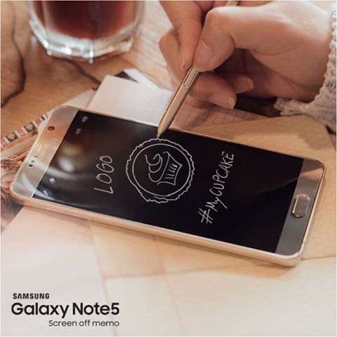 SamsungEgypt's tweet photo. مش هتحتاج تشيل ورقة وقلم لأن الـ #نوت_5 فيه خاصية #OffScreenMemo اللي بتخليك تكتب عليه من غير ما تفتحه
#سابق_عصره https://t.co/hhYipOArm3