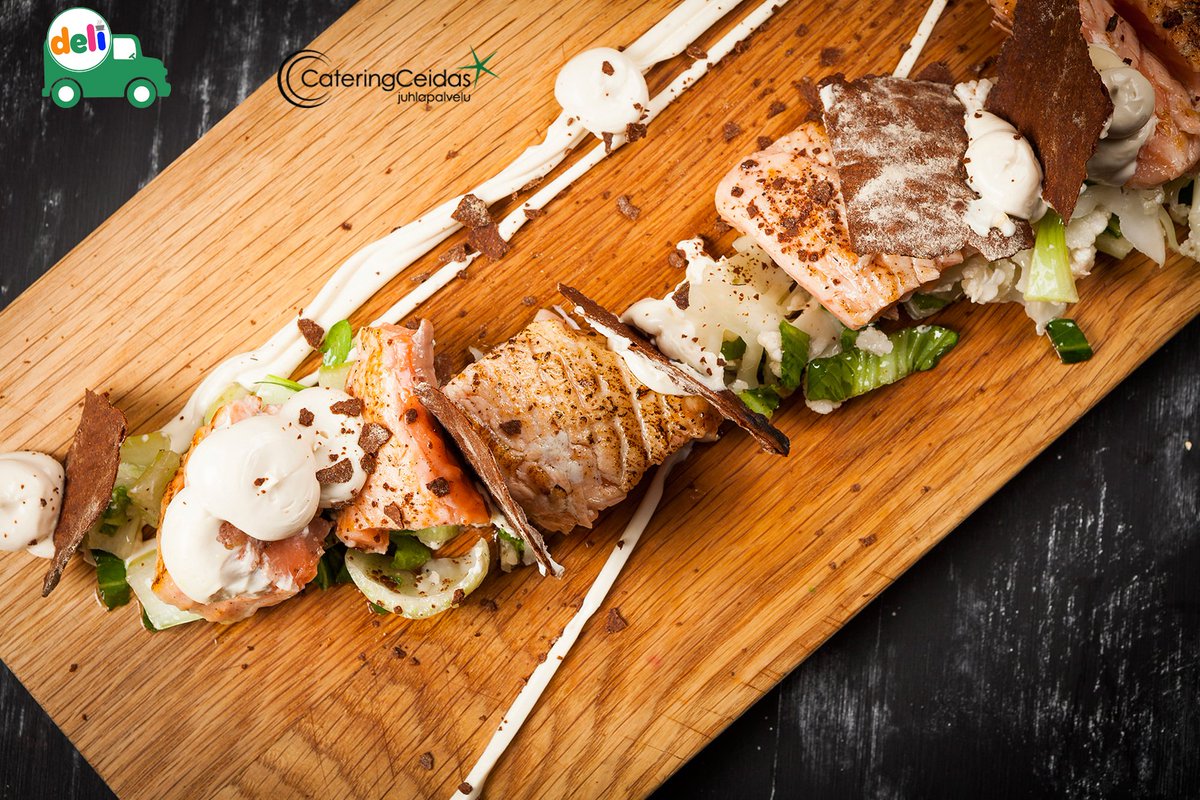 Planning a Pikkujoulu? #DeliPiste presents to you the very Christmas-y menu. Price and info delipiste.fi/food/pikkujoul…