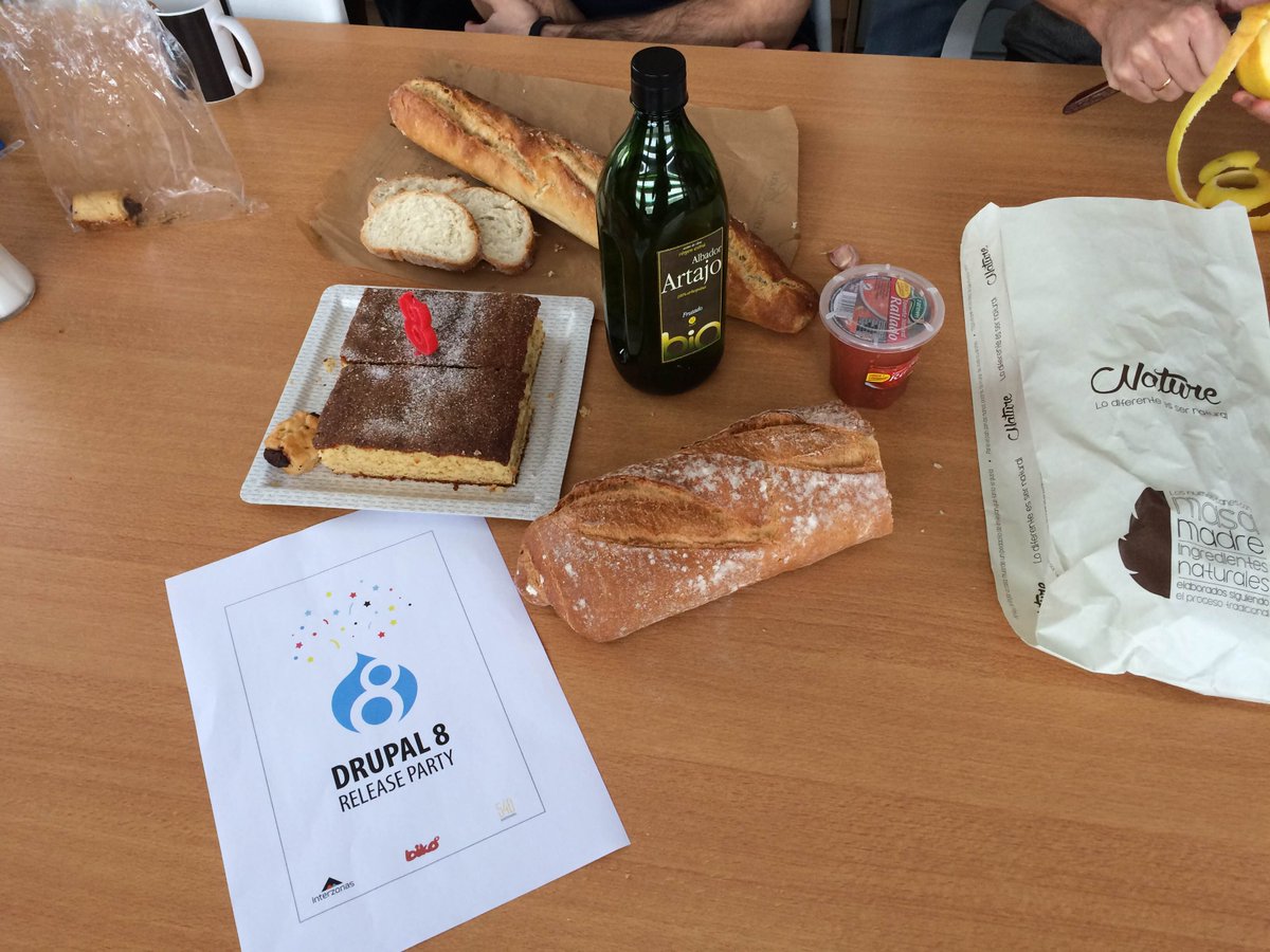 david_gil_s's tweet image. Nuestra peculiar #Drupal8ReleaseParty al estilo navarro... almuercico @DrupalAED @interzonasinfo @540info @biko2