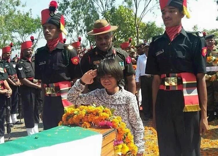 28aabb3c68ef401's tweet photo. आखिर कब तक शहीद होगा देश का जवान https://t.co/hh1vznryLC