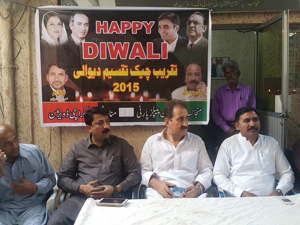 yasirbhatti0202's tweet photo. PPP #Minoritieswing Karcahi #MushtaqMatoo @IqbalSandh in Diwali Event and distributing check to poor families https://t.co/J5JWOztqh2