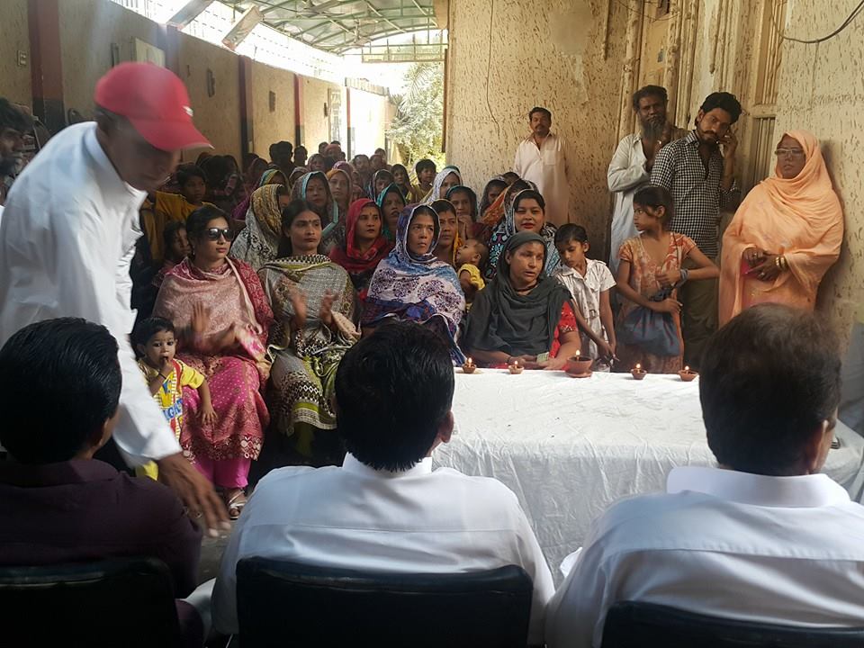 yasirbhatti0202's tweet photo. PPP #Minoritieswing Karcahi #MushtaqMatoo @IqbalSandh in Diwali Event and distributing check to poor families https://t.co/J5JWOztqh2