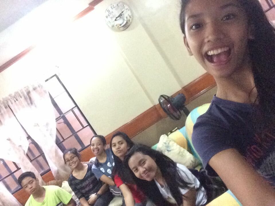 pattyyygarcia's tweet photo. #chickaz + @trishaaakyleee @EllaineJan https://t.co/lT5GE3yJv3