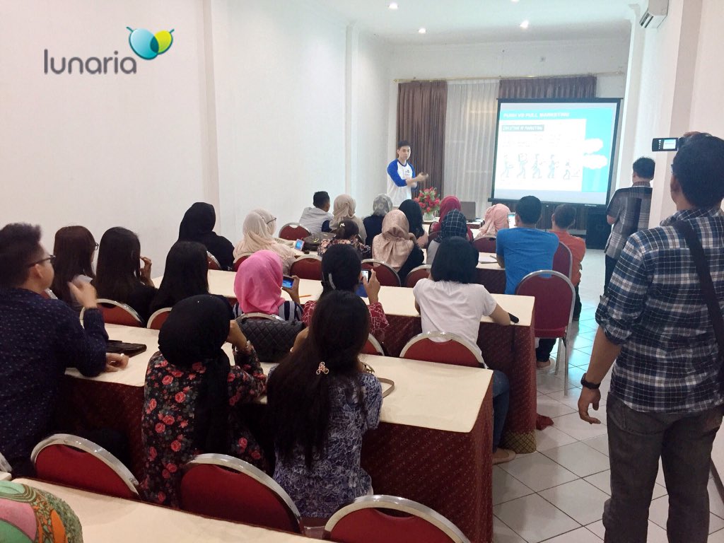 LunariaTeam's tweet photo. Training Instagram Lunaria Studio untuk bisnis Anda. Optimasikan tim Anda sekarang! #lunariastudio https://t.co/Yu1Bzb3Cpn