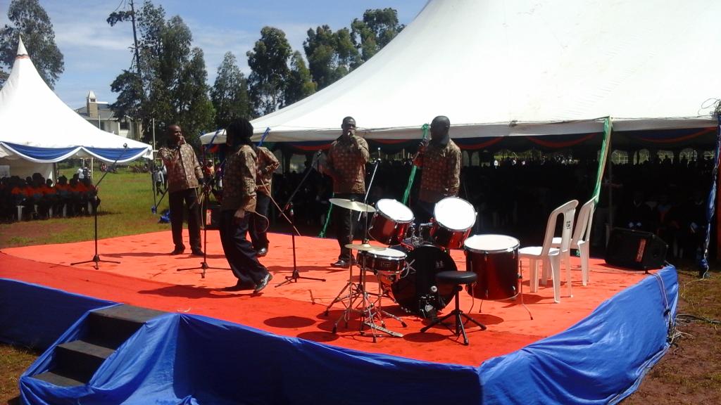 CoopVarsityKE's tweet photo. Culture Afrique TOK entertains Congregation! @DiscoverJKUAT @arnoldnjeru @CoopBcom2013 @KeSaccos #CUCKGraduation https://t.co/HtMpZzVTpz
