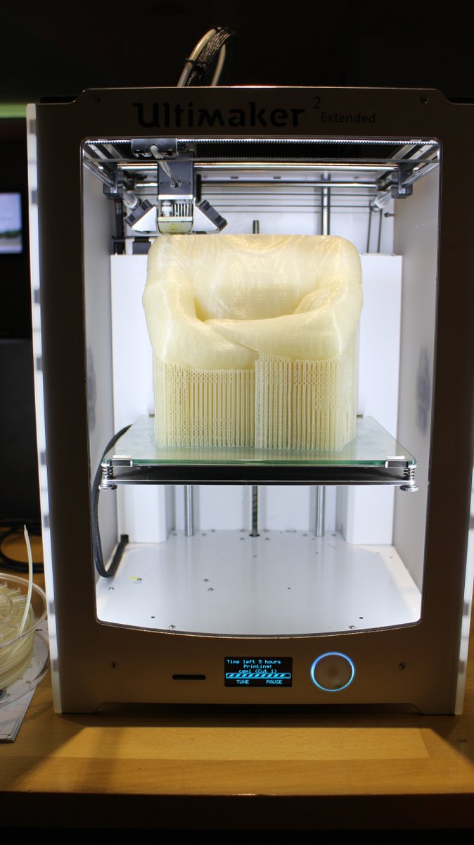 3Dortgen's tweet photo. Büstün üretiminde Ultimaker 2 Extended 3B yazıcı kullanıldı. Gövde ve kafa ayrı ayrı 100 mikron kalite ile üretildi. https://t.co/8TRU0H9Jfu
