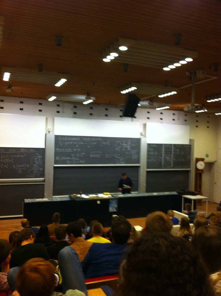 Emil_Rosengaard's tweet image. #paspå #centerofmass #fysik pas på når du regner inertimomenter i roterende systemer #ucph #intergraler