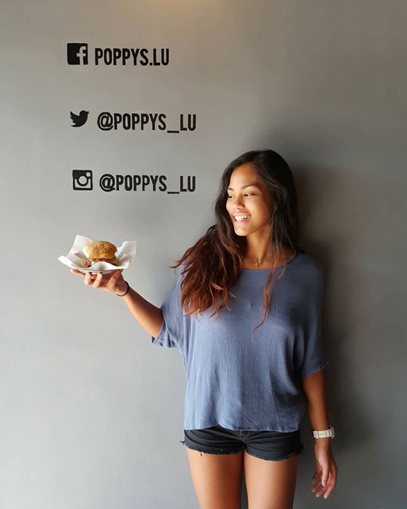 spikedotPH's tweet photo. @poppys_lu burger-was-being-funny pose @edortega18 @stephgabriel17 Good stuff 👌 by #dzigervacio … https://t.co/nOG1nWYZV8