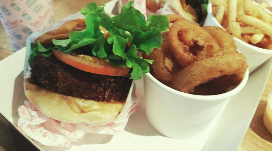 Moni_JeanC's tweet image. Best Burgers in town @ Betty's Burgers &amp;amp; Concrete Co.  #sodelicious #stufffed