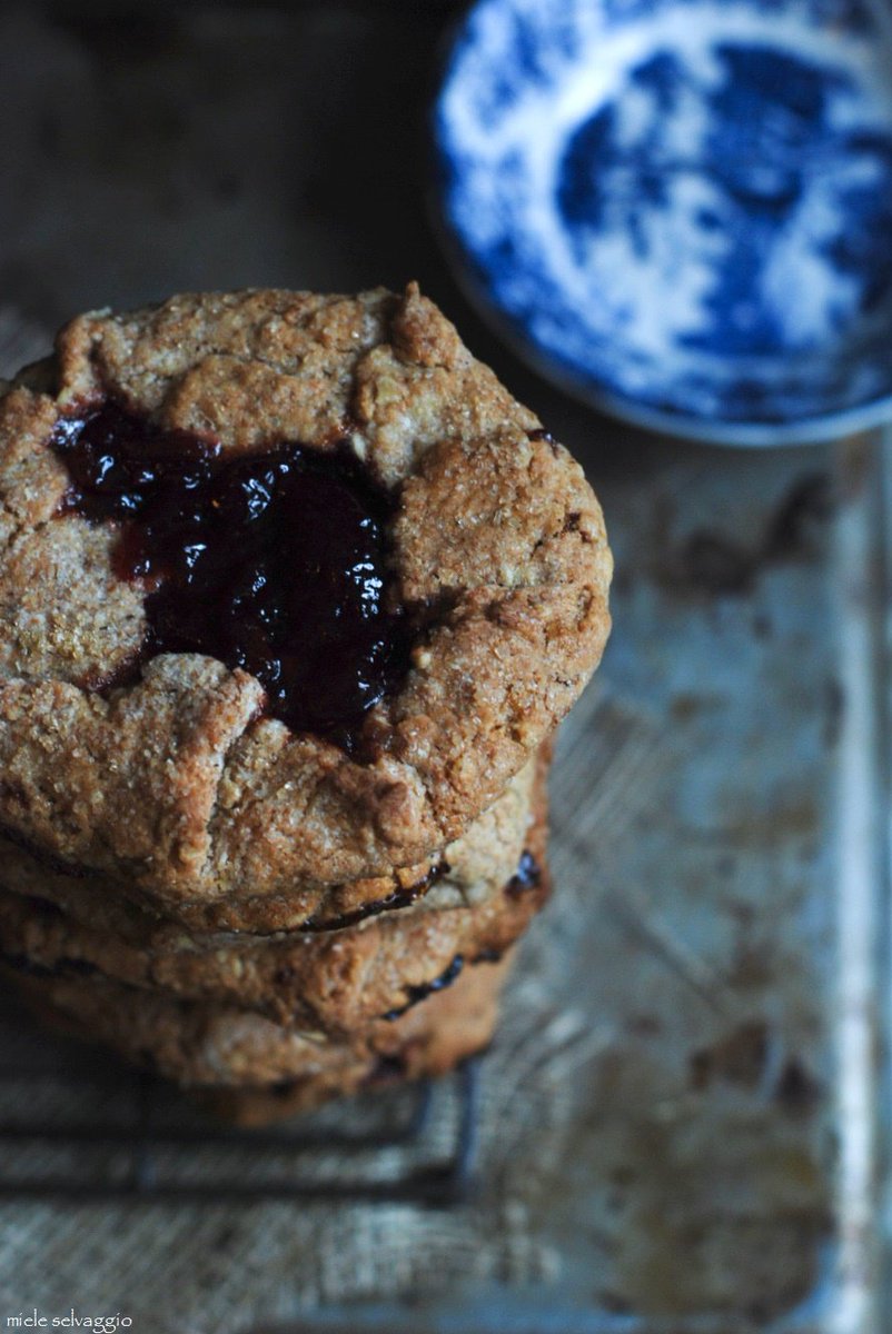 Gallettes vegane con confettura di amarene
<a href="/MieleSelvaggio_/">MieleSelvaggio</a> #vegan #VeganFoodShare #veggie 
mieleselvaggio.ifood.it/2015/11/galett…