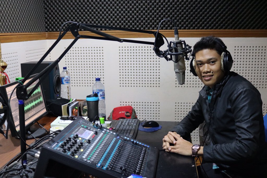 willyardan's tweet photo. Simak inspiring sesion #Penity di @radiovenusmks #willyshow 17.30 wita with  motivator muda Mks @leo_nazrul https://t.co/q7LBe4Q84m