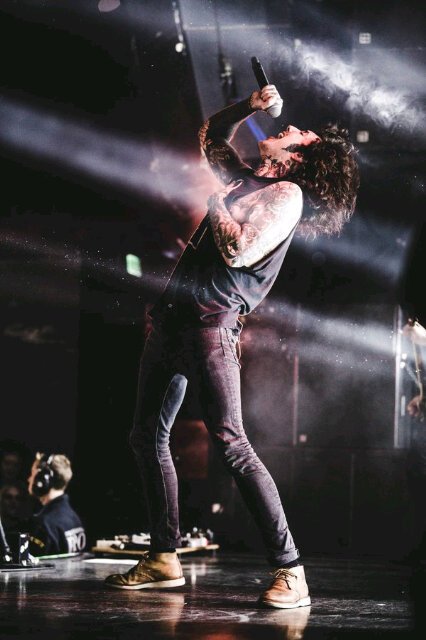 Happy Birthday to Oliver Sykes \Bring Me The Horizon\  