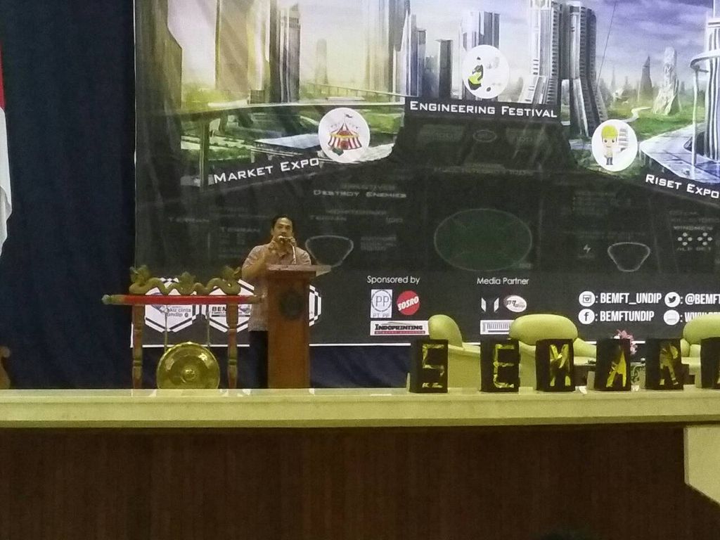 Ada jg Talkshow Technopreneurship di dlm Gd. Soedarto yg dibuka dgn sambutan oleh Bapak Susatyo #SemarakSatuTeknik