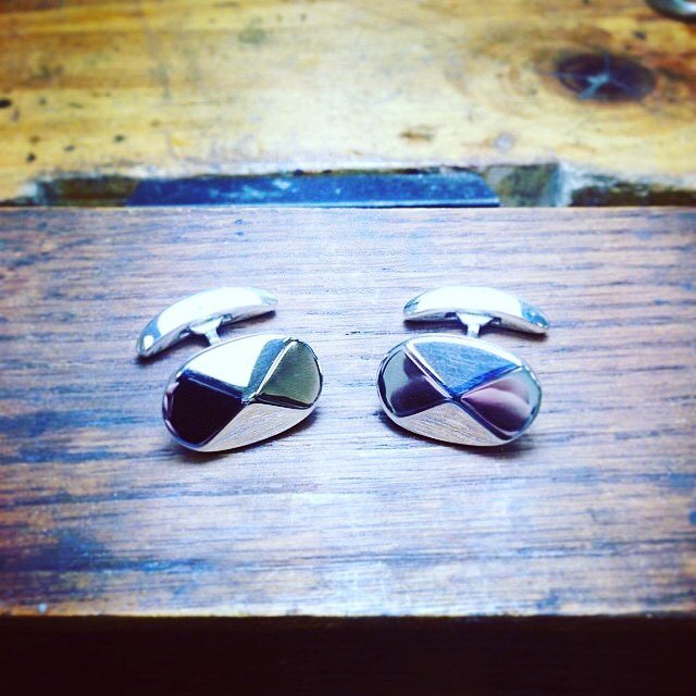 clino_ch's tweet photo. A sharp pair of hand made cuff links #sterlingsilver #cufflinks #handmade #dapper #frenchc… https://t.co/TiSXYWNnUG https://t.co/EV6tl92y2u