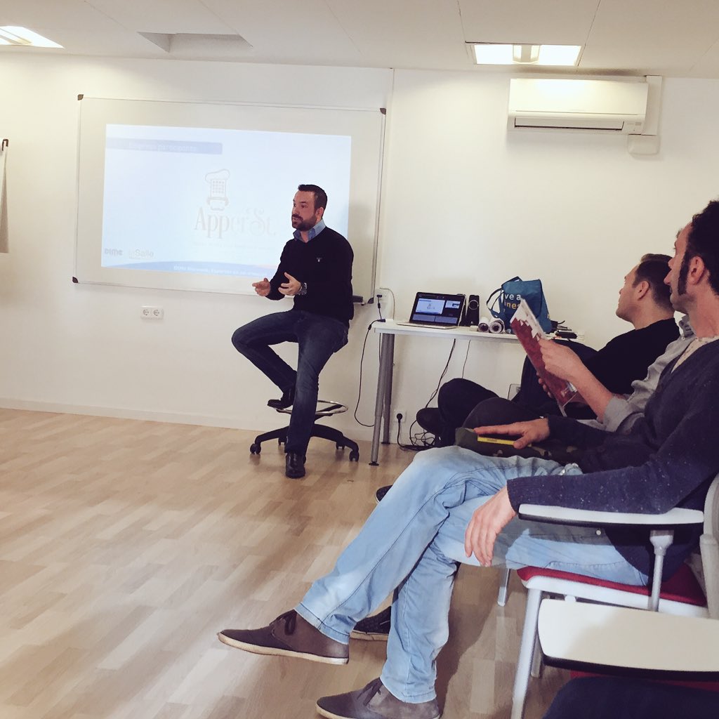 borja_pineiro's tweet photo. Descubriendo cómo nace @ApperStreet de la mano de su CEO @xavier_march  #BigData @DIMe_Network @LaSalleTechnova https://t.co/9HW88IIzsu