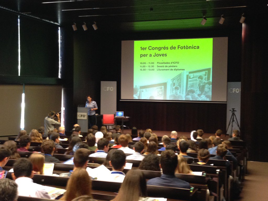 Donem la benvinguda a tots al 1er #congresfotonicjove! <a href="/GoPhoton/">GoPhoton!</a>