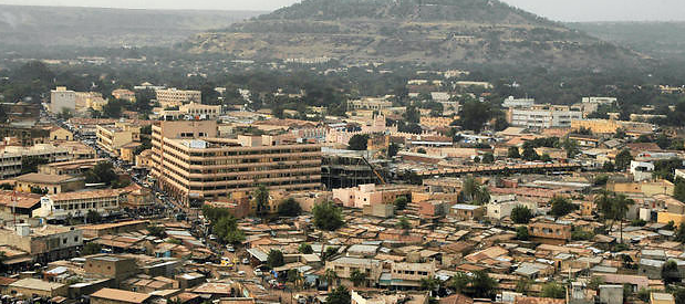 LePoint's tweet photo. #Mali : fusillade en cours à l'hôtel Radisson de #Bamako
https://t.co/lO86mwwYMg https://t.co/REWIPrBmil